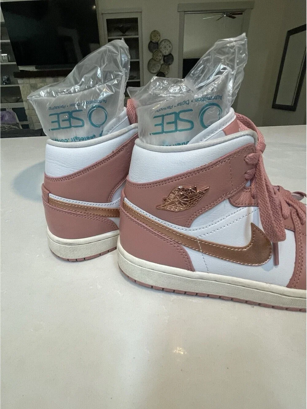 Nike Air Jordan 1 Mid FB9892-670 Pink White Bronze Men’s Size 8.5